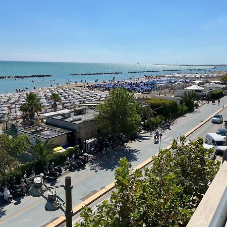 Appartamento Fronte Mare Civitanova Marche Eksteriør billede
